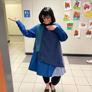 Incredibles Edna Mode costume.  Worn last Halloween.  Excel. cond. Fast shipping
